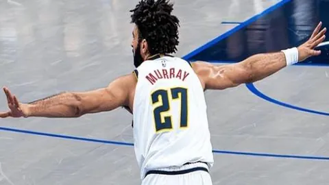 歐霸盃16強首輪激戰：安德萊赫特對決比利亞雷亞爾，1-1平局收場，特裏格羅斯與德雷爾上演攻防盛宴。